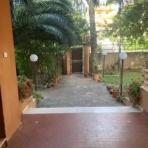 https://castel-di-leva-house.it-romehotels.com